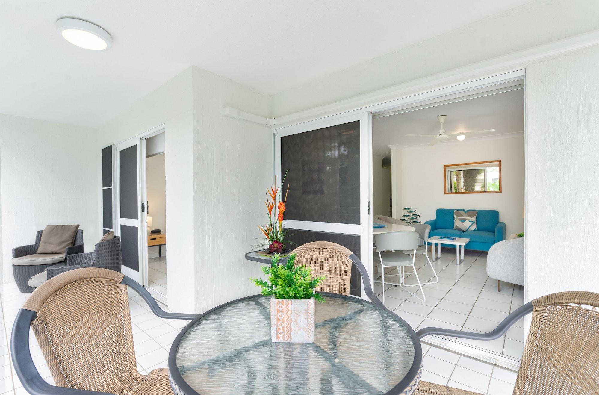 Garrick House Aparthotel Port Douglas Exteriör bild
