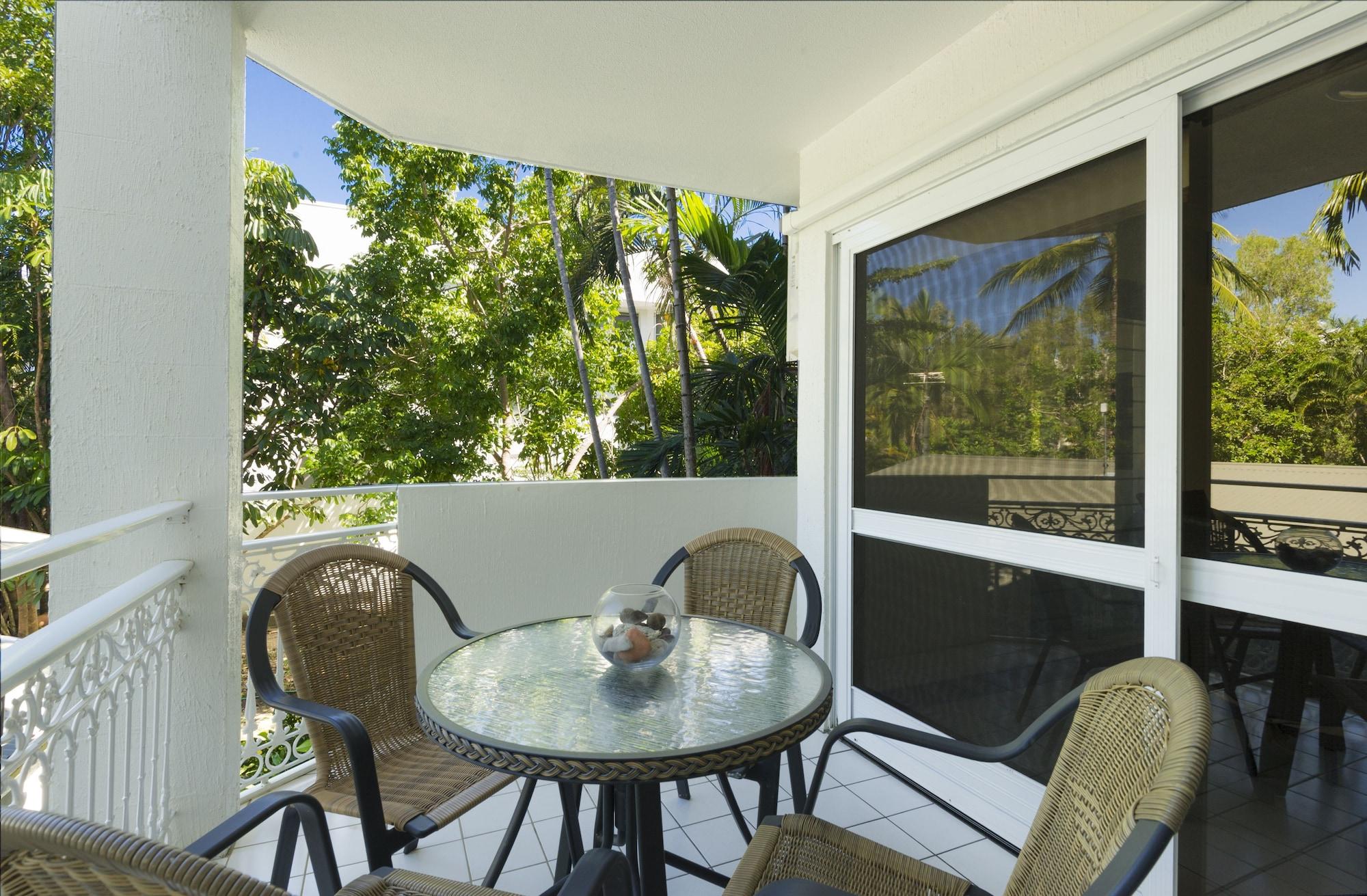 Garrick House Aparthotel Port Douglas Exteriör bild