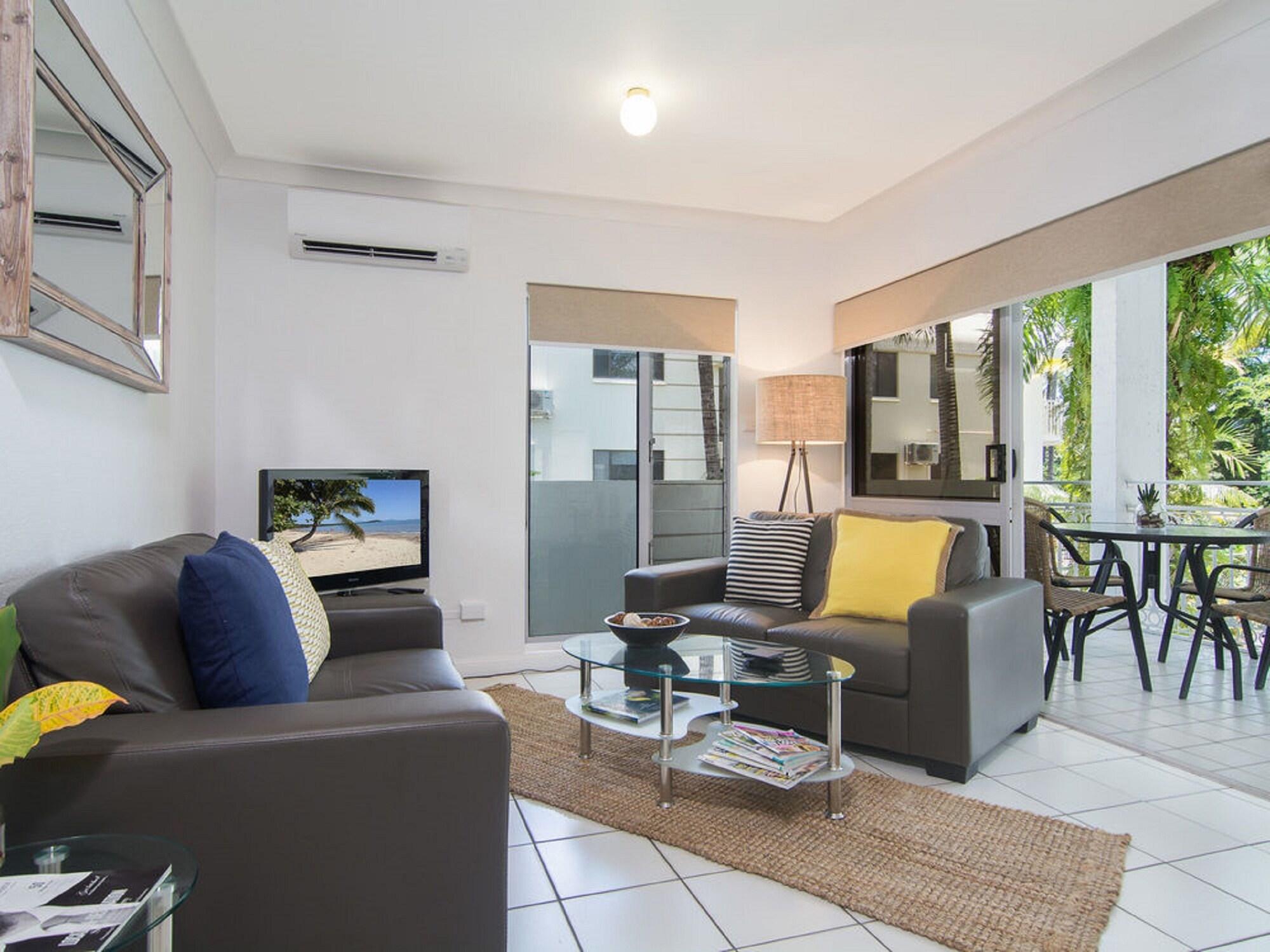 Garrick House Aparthotel Port Douglas Exteriör bild