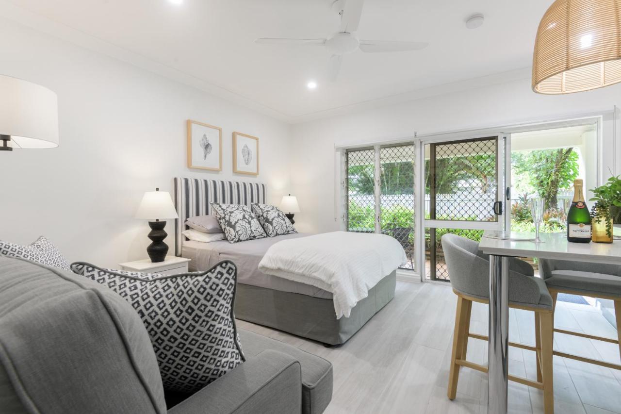 Garrick House Aparthotel Port Douglas Exteriör bild