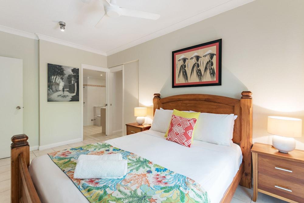 Garrick House Aparthotel Port Douglas Exteriör bild